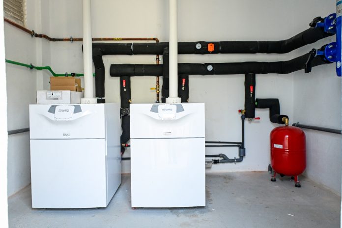 Cort invierte 375.000 euros en la eficiencia energética de tres colegios
