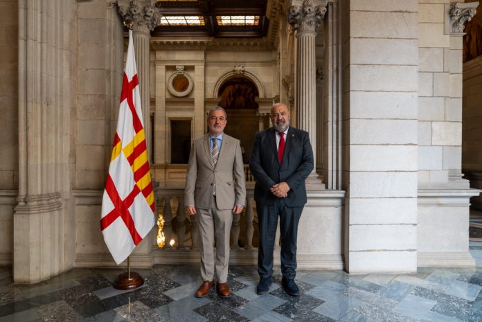 Los alcaldes de Palma y Barcelona refuerzan la cooperación institucional en una reunión en la capital catalana