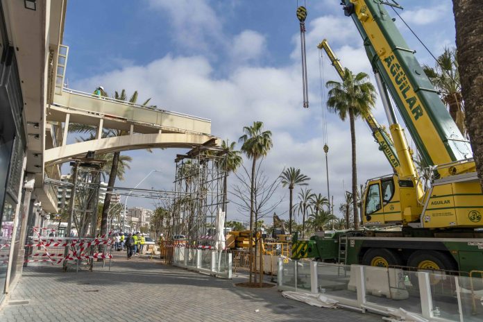 El puerto de Palma continúa con la retirada de la pasarela del edificio Mediterráneo