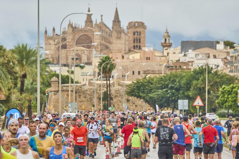 Afectaciones al tráfico y desvíos de líneas de la EMT por la procesión de la Beata y la TUI Palma Marathon Mallorca