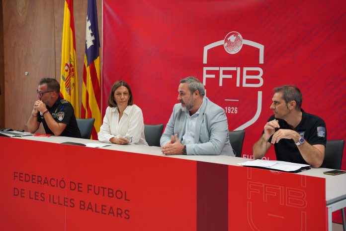 Policías tutores se forman en la prevención de la violencia en el fútbol base