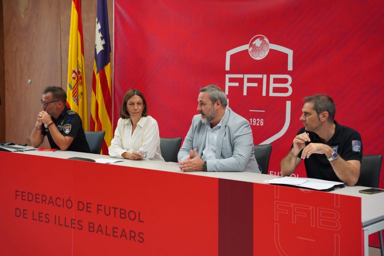 Policías tutores se forman en la prevención de la violencia en el fútbol base