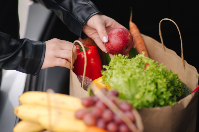 La Conselleria de Familias adjudica a Cruz Roja la gestión de las tarjetas de alimentos de 2025 a 2028 por 12,7 millones de euros La Conselleria de Familias adjudica a Cruz Roja la gestión de las tarjetas de alimentos de 2025 a 2028 por 12,7 millones de euros