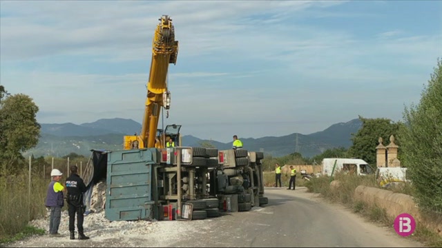 El área de Infraestructures ejecuta esta semana las obras de mejora del asfalto en el camí de Son Reus