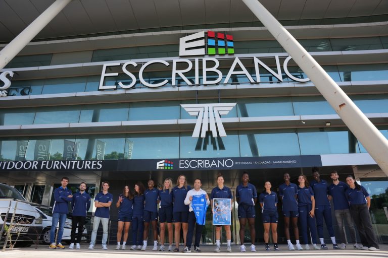 Azulmarino y Grupo Escribano refuerzan su unión con una visita especial a las oficinas del patrocinador