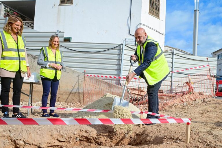 El alcalde de Palma pone la primera piedra del casal de barri de Génova, que albergará la biblioteca y espacios para la asociación de vecinos y Gent Gran
