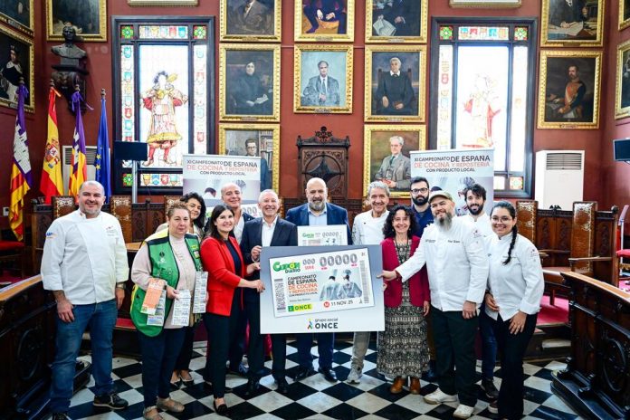 El Ajuntament acoge la presentación del cupón de la ONCE dedicado al XI Campeonato Nacional de Cocina y Pastelería, que se celebrará en Palma
