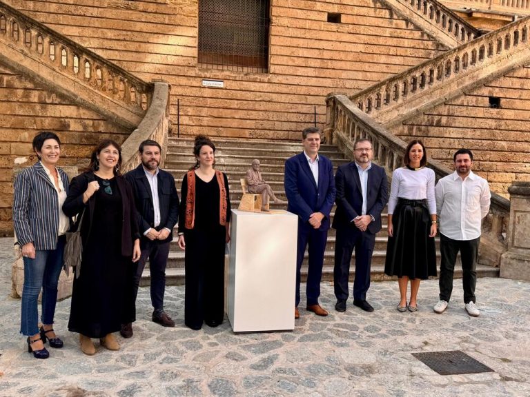 Homenaje a Josep Maria Llompart con una escultura conmemorativa