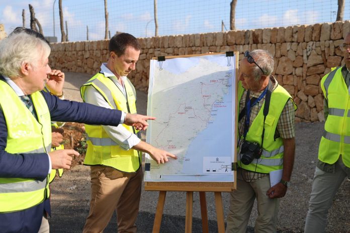 Visita a las obras de la ruta senderista East Mallorca GR 226, que recorrerá más de 100 kilómetros en la comarca del Llevant