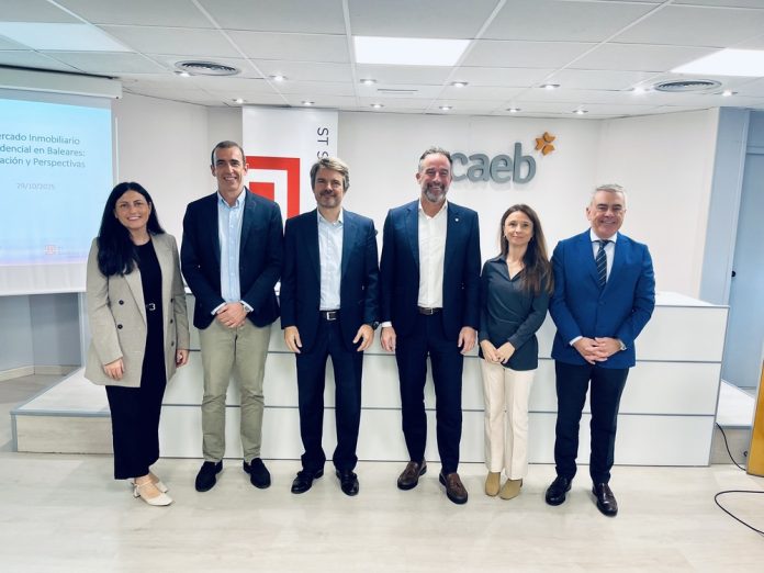 Sociedad de Tasación presenta en CAEB un estudio que prevé subidas de precios de hasta el 10 % en el mercado residencial de Baleares Sociedad de Tasación presenta en CAEB un estudio que prevé subidas de precios de hasta el 10 % en el mercado residencial de Baleares