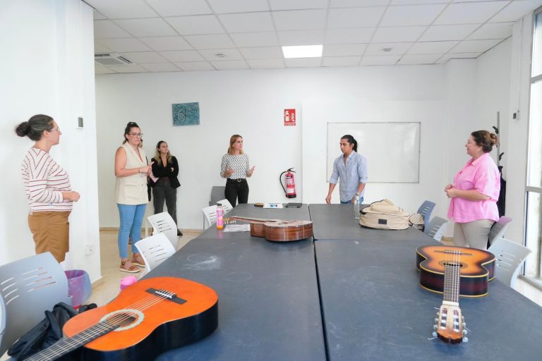Lourdes Roca inaugura el curso de actividades municipales en el Casal de Barri de Santa Catalina
