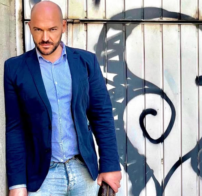 Juan Flores presenta su nuevo desfile en colaboración con Catavinos – Wine Shop