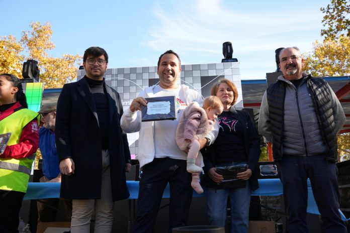 La Fundación Escribano recibe un emotivo homenaje en Alfafar por su labor solidaria tras la DANA