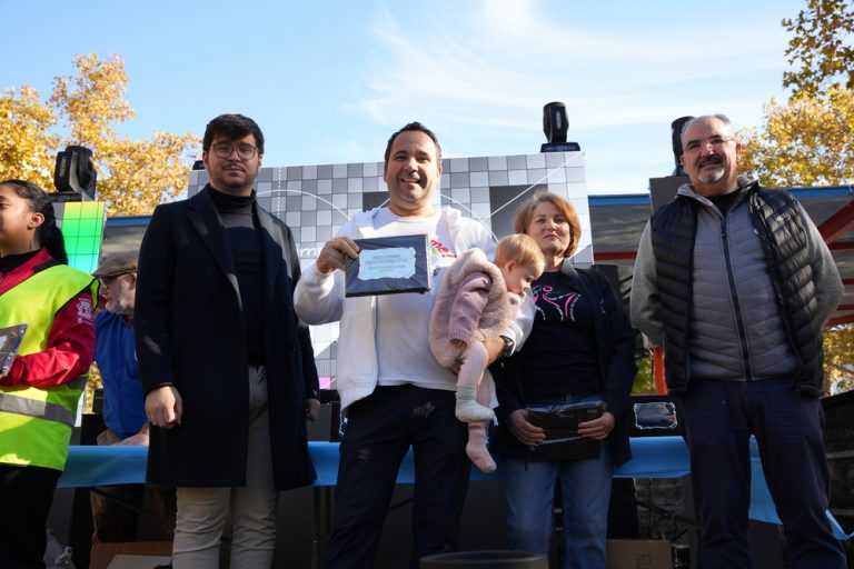 La Fundación Escribano recibe un emotivo homenaje en Alfafar por su labor solidaria tras la DANA
