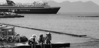 El Anuario del Envejecimiento 2025 destaca retos como el edadismo en residencias, el uso de robots asistenciales y la regulación de la herencia en vida El Anuario del Envejecimiento 2025 destaca retos como el edadismo en residencias, el uso de robots asistenciales y la regulación de la herencia en vida