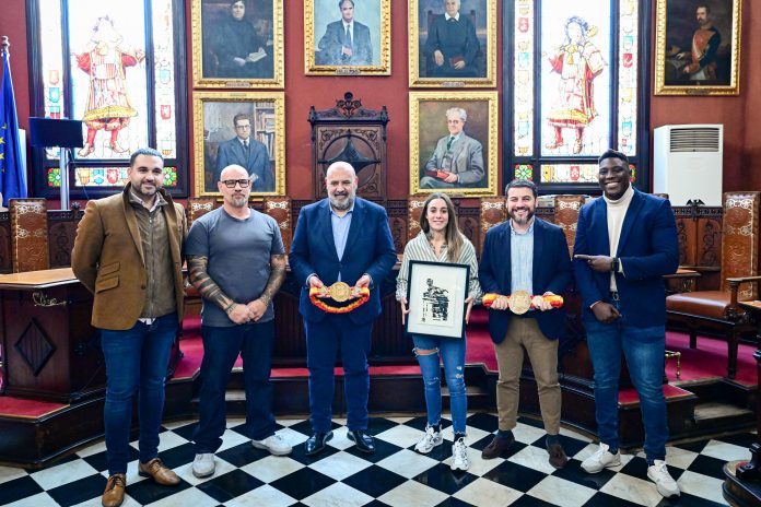 El alcalde de Palma recibe a la boxeadora Farah El Bousairi tras revalidar el título de campeona de España en peso mosca
