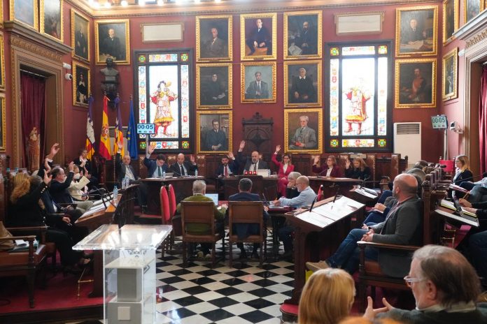 El pleno del Ajuntament aprueba la modificación de la Ley de Capitalidad con un aumento mínimo anual de 60 millones para Palma