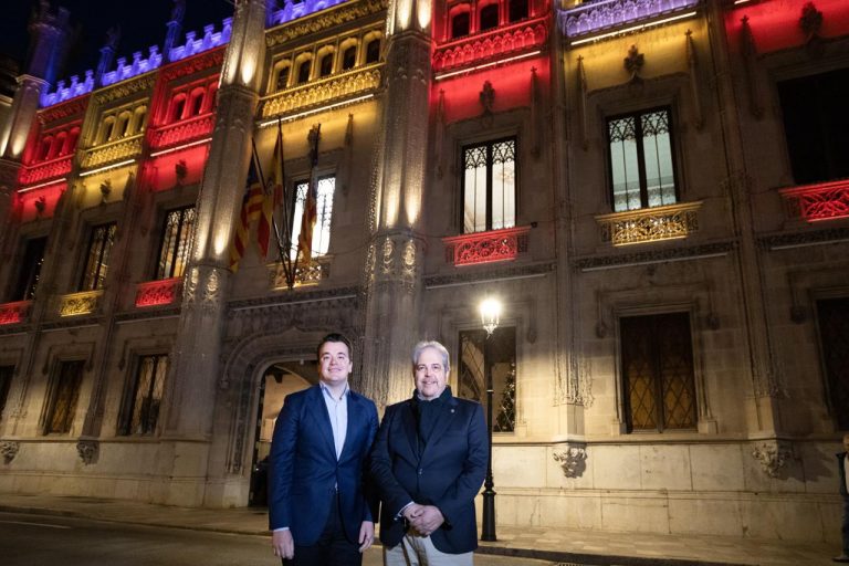 Nueva iluminación de la fachada del Palau del Consell