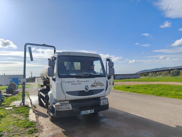 El Govern amplía la disponibilidad de agua en alta con nuevas infraestructuras para el suministro de agua desalada a camiones cisterna