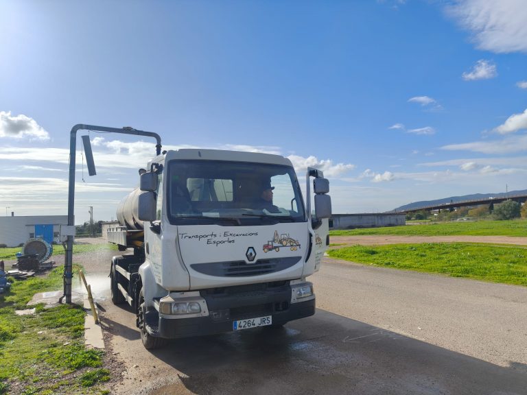 El Govern amplía la disponibilidad de agua en alta con nuevas infraestructuras para el suministro de agua desalada a camiones cisterna