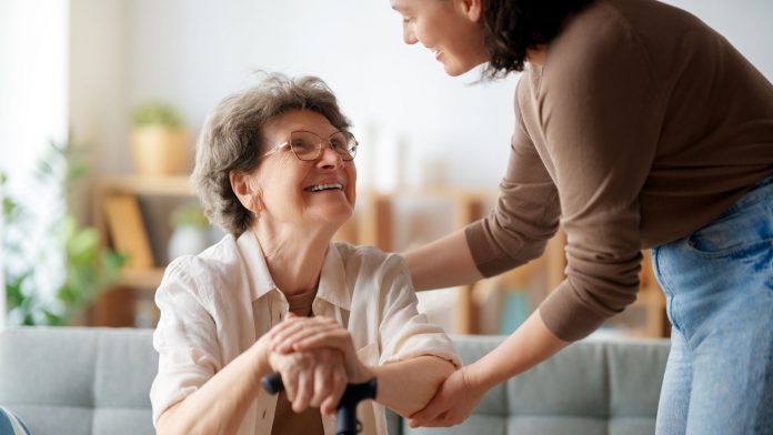 La Conselleria firma convenios con ayuntamientos para 2025-2027 que incrementan un 28 % la financiación de las plazas residenciales