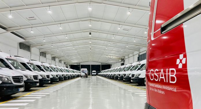 Salud y sindicatos acuerdan implantar turnos de 12 horas en el transporte programado a partir de 2026