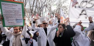 La huelga de médicos de ámbito nacional contra el Estatuto Marco obliga a anular 316 operaciones y 11.538 consultas La huelga de médicos de ámbito nacional contra el Estatuto Marco obliga a anular 316 operaciones y 11.538 consultas