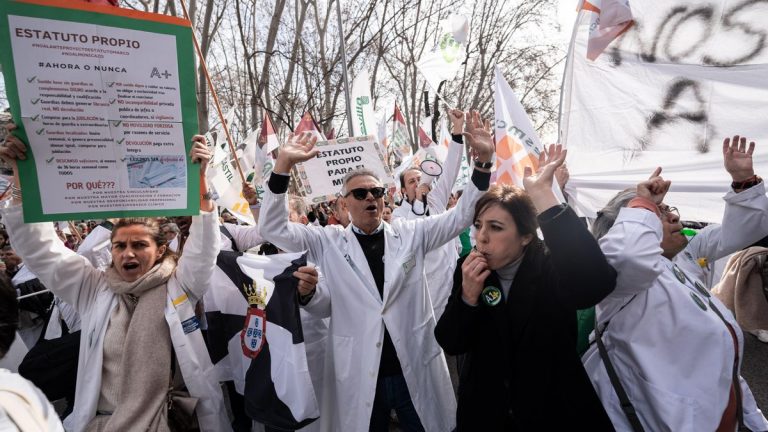La huelga de médicos de ámbito nacional contra el Estatuto Marco obliga a anular 316 operaciones y 11.538 consultas