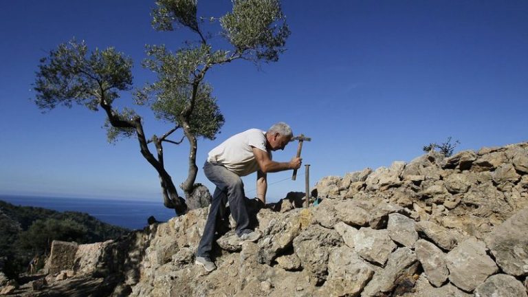 El oficio de marger logra el reconocimiento oficial del Estado y permitirá recuperar la enseñanza reglada de la pedra en sec