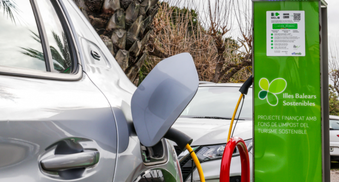 La comunidad universitaria tendrá un 75% de bonificación para cargar el coche eléctrico en el campus de la UIB a través del sistema MELIB