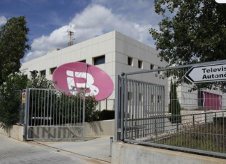 Visitas guiadas a la radiotelevisión pública para personas mayores y jóvenes El Consell de Mallorca y IB3 acercan la radiotelevisión pública a personas mayores y jóvenes con visitas guiadas