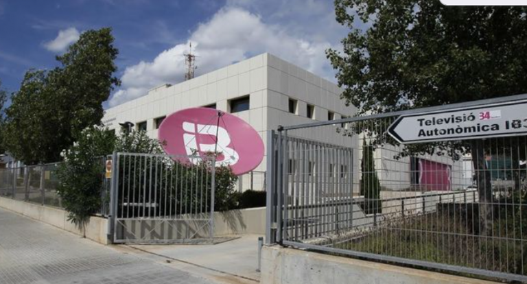 El Consell de Mallorca y IB3 acercan la radiotelevisión pública a personas mayores y jóvenes con visitas guiadas