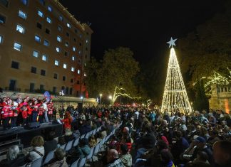 Inaugurada la Navidad en La Misericòrdia con un encendido multitudinario Inaugurada la Navidad en La Misericòrdia con un encendido multitudinario