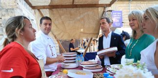 Aumentan un 50 % las ayudas al producto de Mallorca y al comercio local, hasta los 2,8 millones de euros Aumentan un 50 % las ayudas al producto de Mallorca y al comercio local, hasta los 2,8 millones de euros