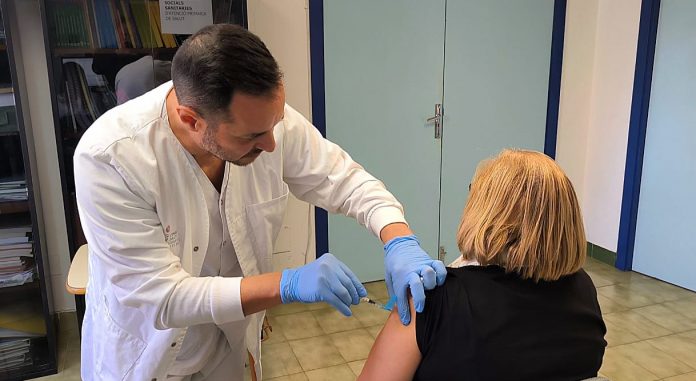 La incidencia de la gripe se mantiene en fase epidémica baja, con mayor impacto de las infecciones respiratorias en mayores de 60 años