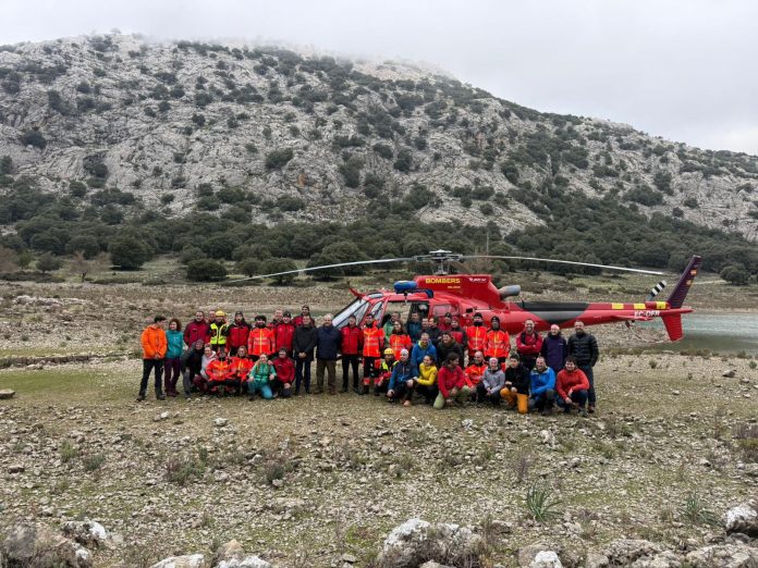 Bomberos de Mallorca y el 061 avanzan en la integración de personal sanitario en rescates de montaña
