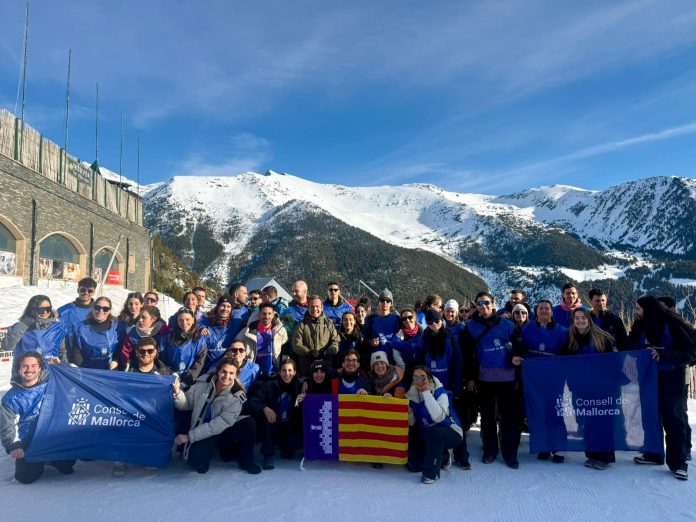 Más de 250 jóvenes participan en la edición 2026 de «Joves a la neu»