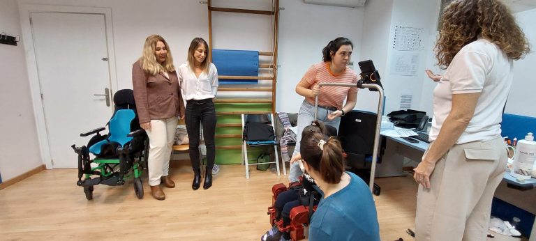 Baleares inicia la formación para usar el exoesqueleto pediátrico en la rehabilitación infantil