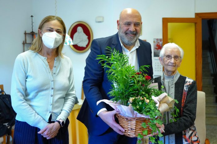 El alcalde de Palma felicita a Sor Bárbara Prohens por su 100º cumpleaños