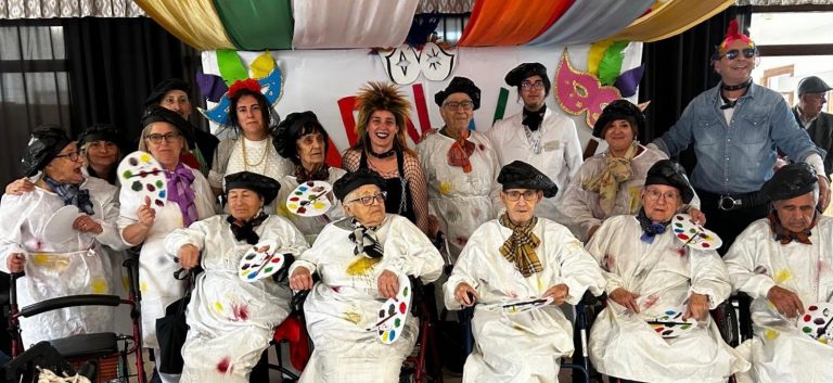 La Llar d’Ancians del IMAS celebra el Carnaval con desfile y concurso de disfraces
