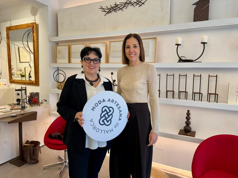 Mallorca entrega el sello de garantía de Moda Artesana de Mallorca a 18 artesanos de la isla