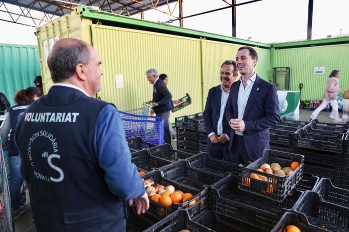 El presidente del Consell visita la Fundació Monti-Sion Solidària para conocer su labor social