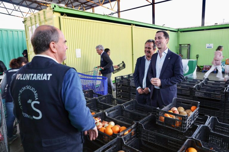 El presidente del Consell visita la Fundació Monti-Sion Solidària para conocer su labor social