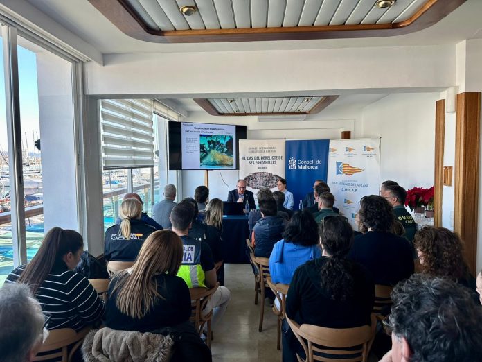 Se informa al entorno del barrio palmesano sobre el inicio de la extracción del pecio de Ses Fontanelles