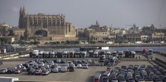 Avanza la regulación de la entrada de vehículos y traslada al sector naviero que no cobrará la tasa