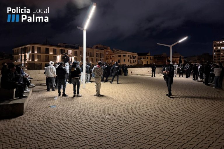 La Policía Local interviene en un botellón en el Baluard del Príncep con 50 menores identificados