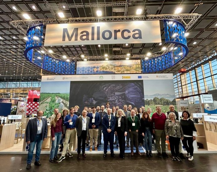 Catorce bodegas mallorquinas promocionan sus vinos en la feria internacional ProWein con un stand ampliado del Consell de Mallorca