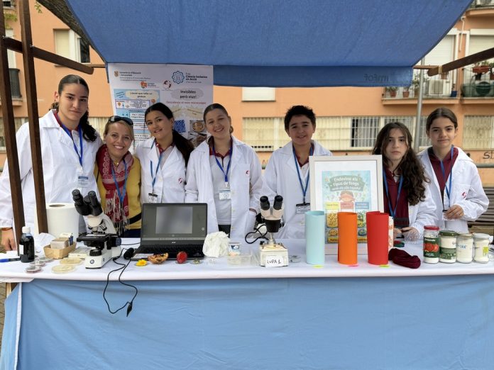 Cerca de 600 alumnos de Son Gotleu celebran la ciencia en la calle con el programa “Ciencia inclusiva en acción”