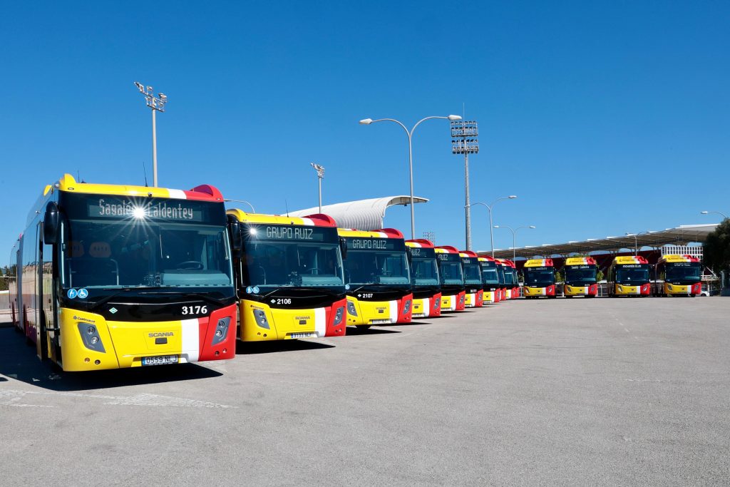 El Govern refuerza la red TIB con 14 nuevos autobuses que entrarán en ...