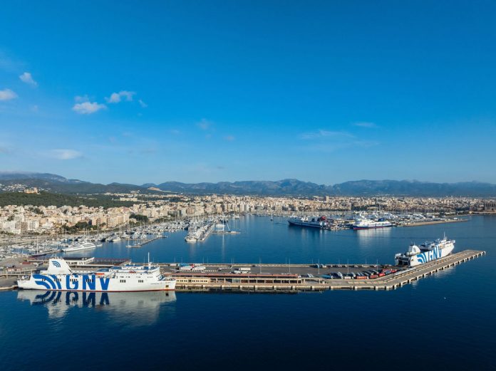 La APB regula el suministro de combustibles a buques mediante vehículos cisterna en los puertos baleares